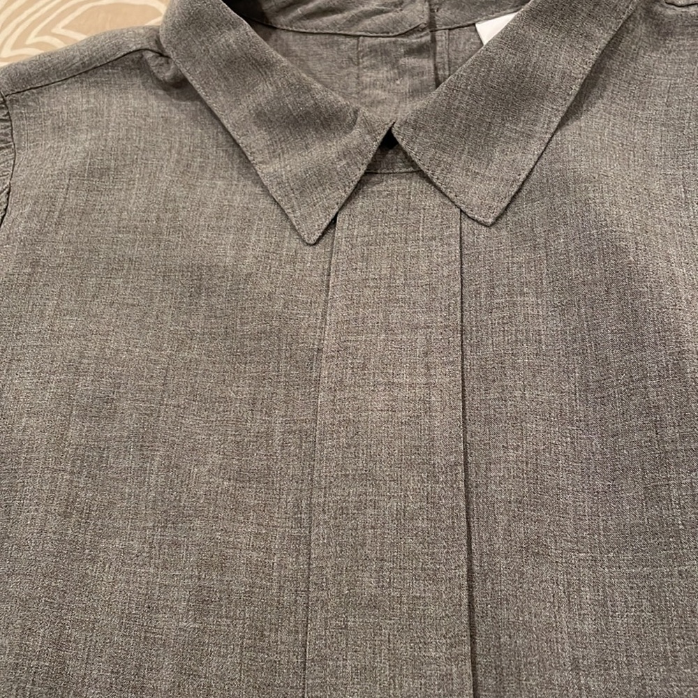 J. Jill blouse, light gray, back buttons, XSP - Picture 5 of 9
